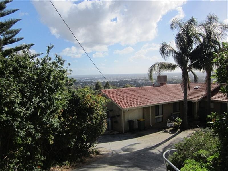15 Boorabilla Way, Greenmount WA 6056