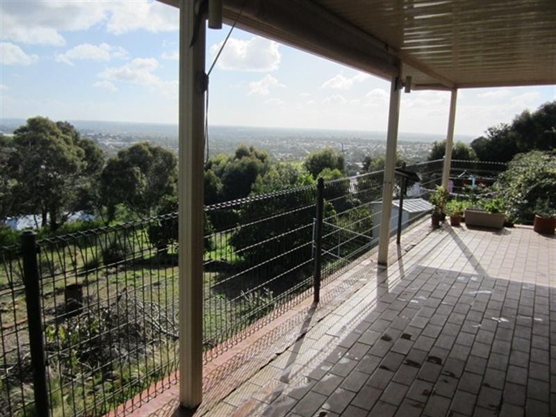 15 Boorabilla Way, Greenmount WA 6056