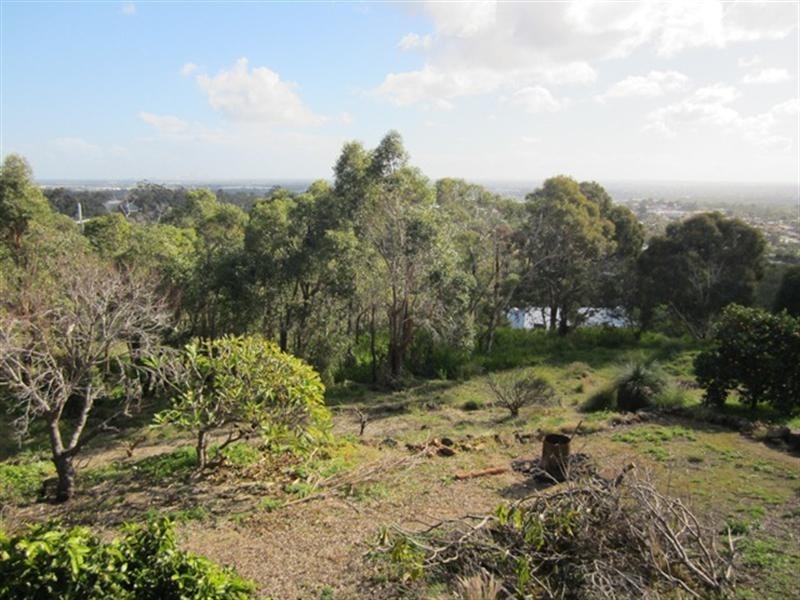 15 Boorabilla Way, Greenmount WA 6056