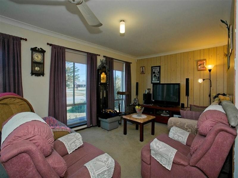 16 Bishop Road, Middle Swan WA 6056