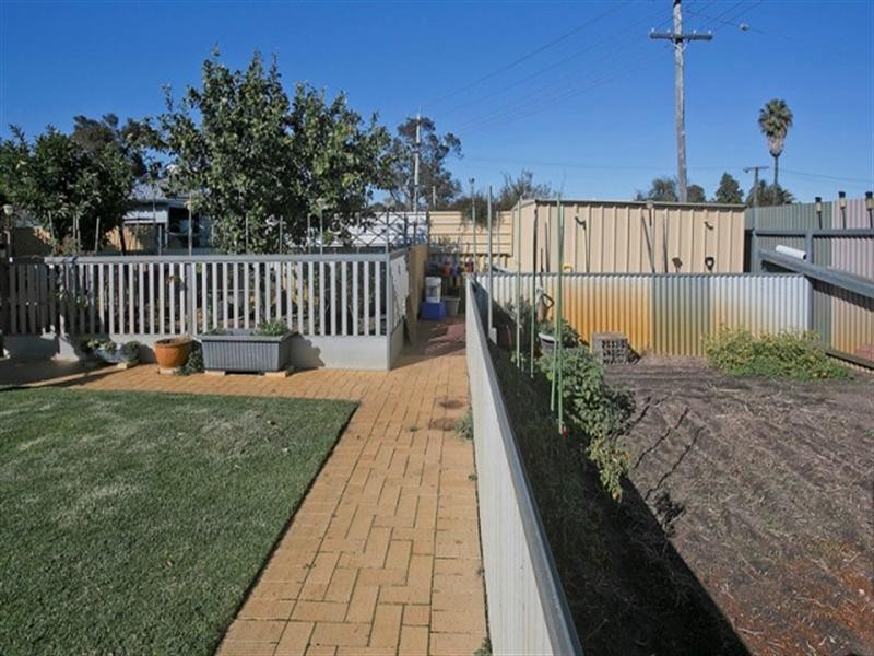 16 Bishop Road, Middle Swan WA 6056