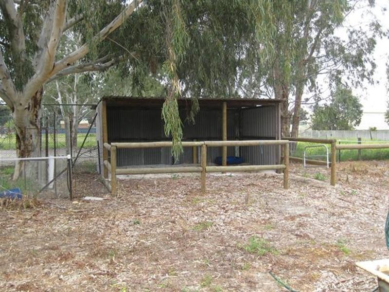 10 Victoria Road, West Swan WA 6055