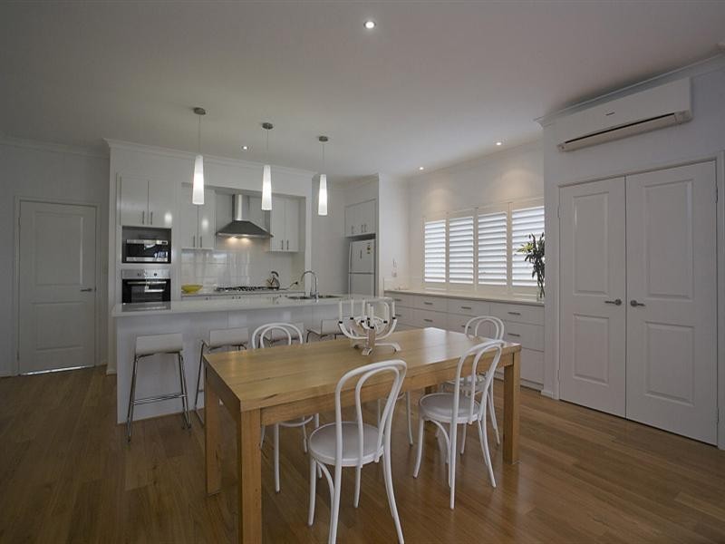 16 Parkfarm Drive, South Guildford WA 6055