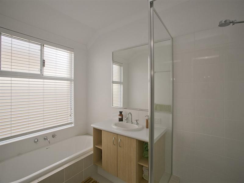 16 Parkfarm Drive, South Guildford WA 6055