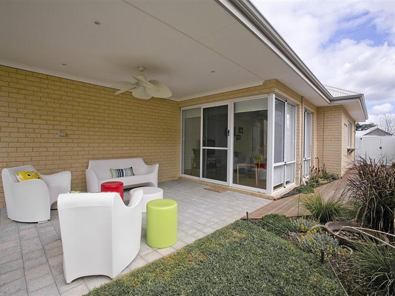 16 Parkfarm Drive, South Guildford WA 6055