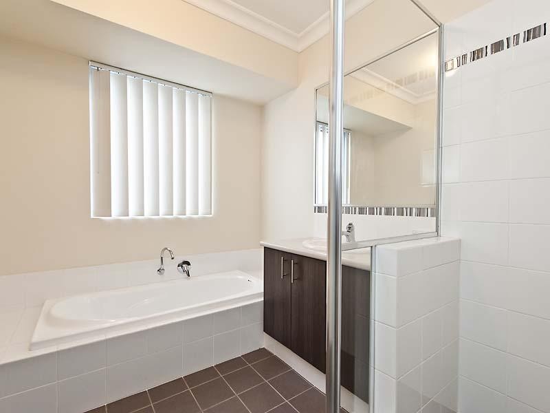 6 Nottingham Green, High Wycombe WA 6057