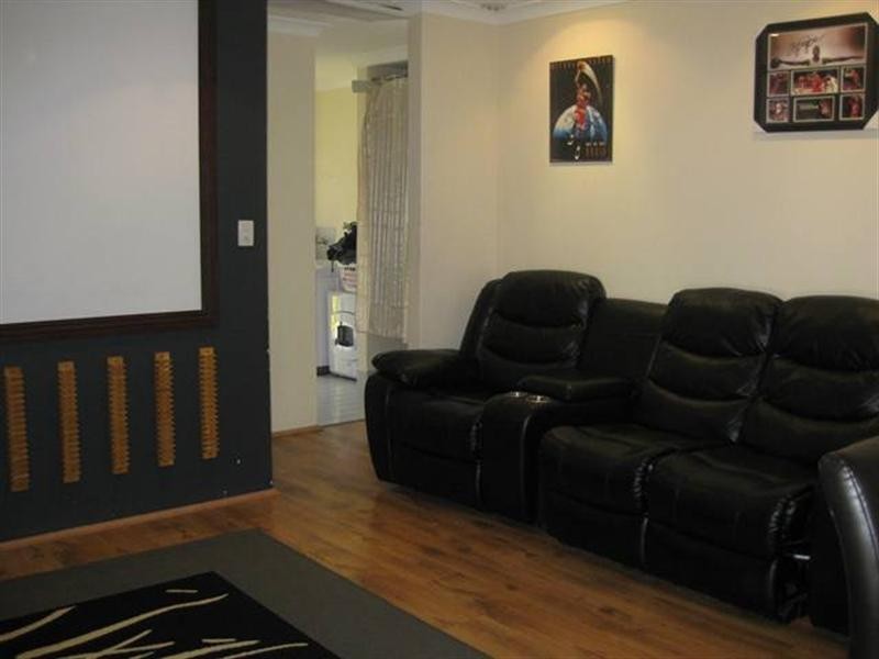 11 Yanderra Court, Stratton WA 6056