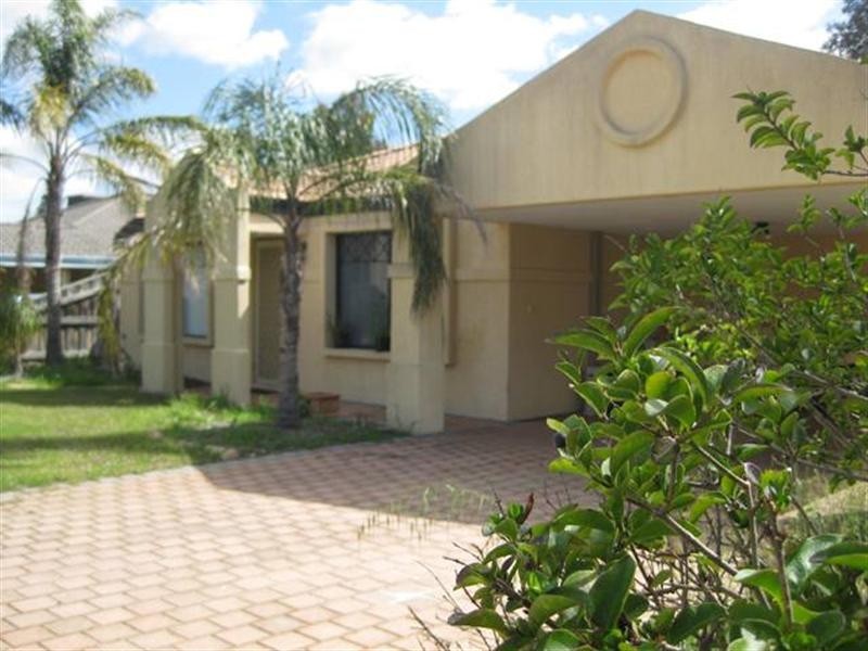 39 Kangaroo Entrance, Stratton WA 6056