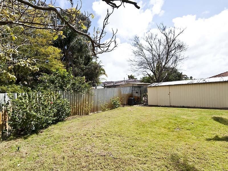 30 Park Lane, Alexander Heights WA 6064