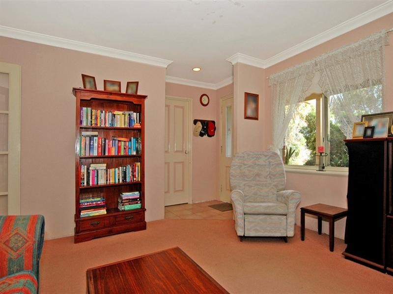 5 Burton Retreat, Stratton WA 6056