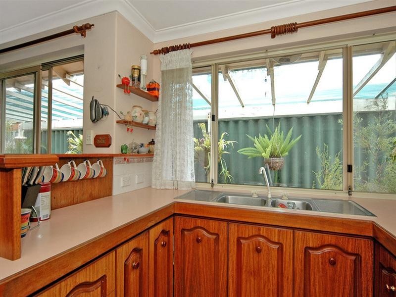 5 Burton Retreat, Stratton WA 6056