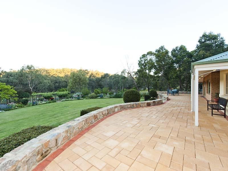 18 National Park Road, Swan View WA 6056