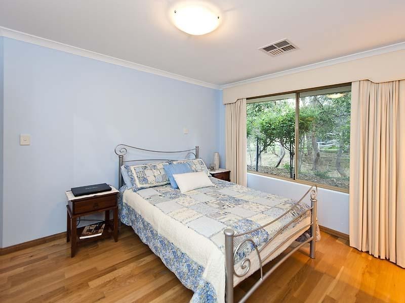 18 National Park Road, Swan View WA 6056