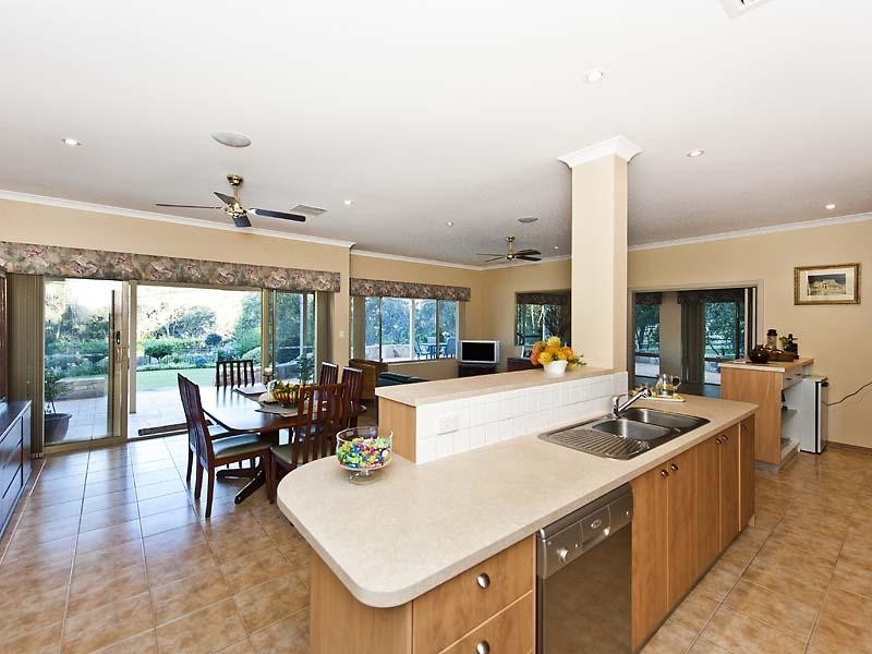 18 National Park Road, Swan View WA 6056