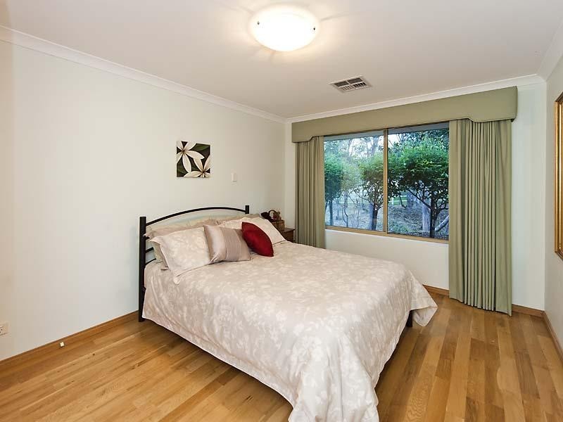 18 National Park Road, Swan View WA 6056