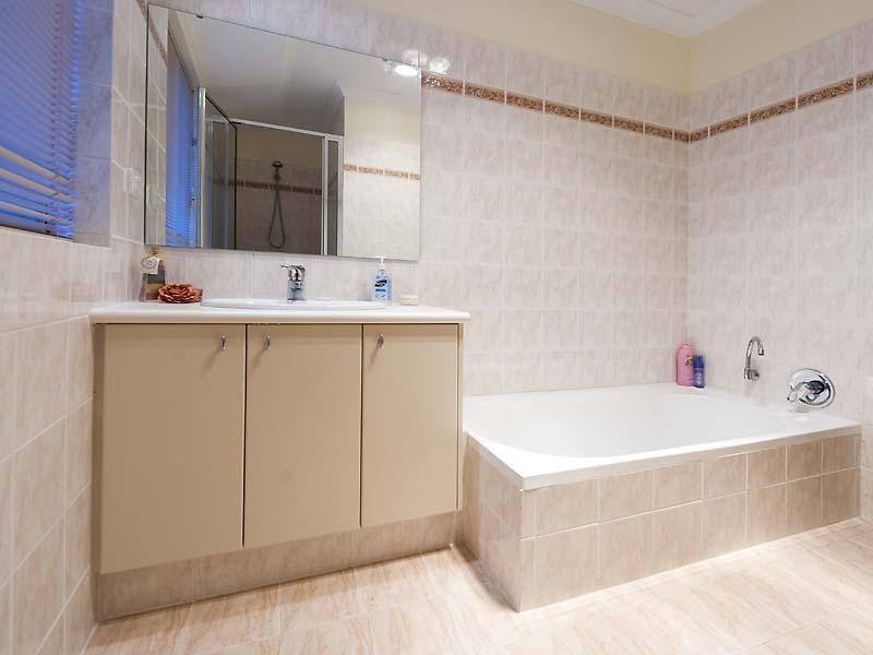 18 National Park Road, Swan View WA 6056