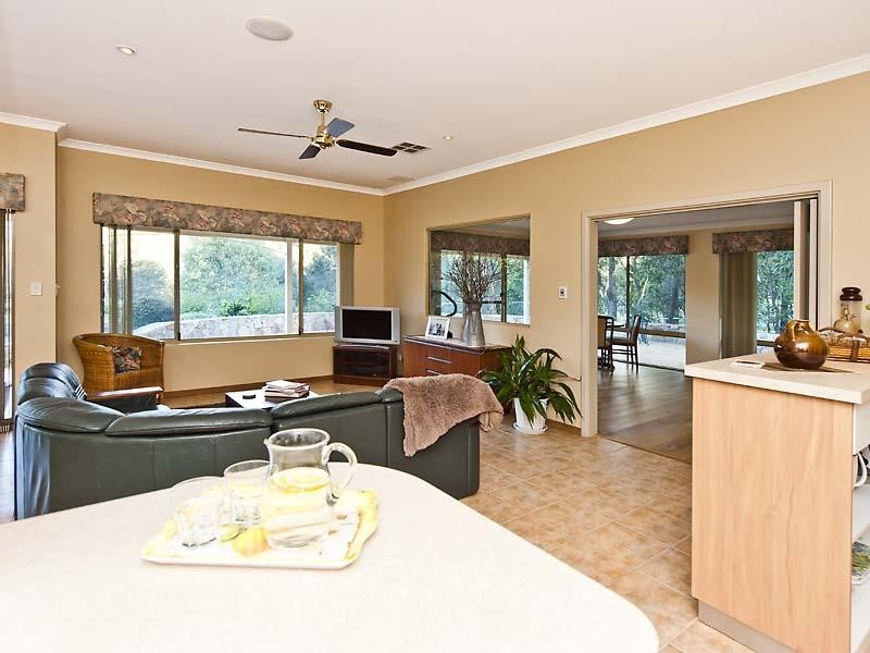 18 National Park Road, Swan View WA 6056