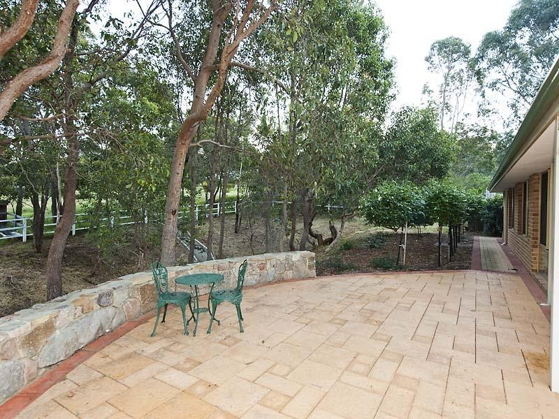 18 National Park Road, Swan View WA 6056