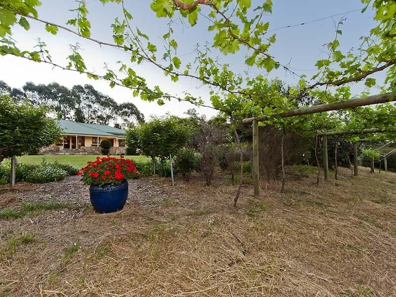 18 National Park Road, Swan View WA 6056