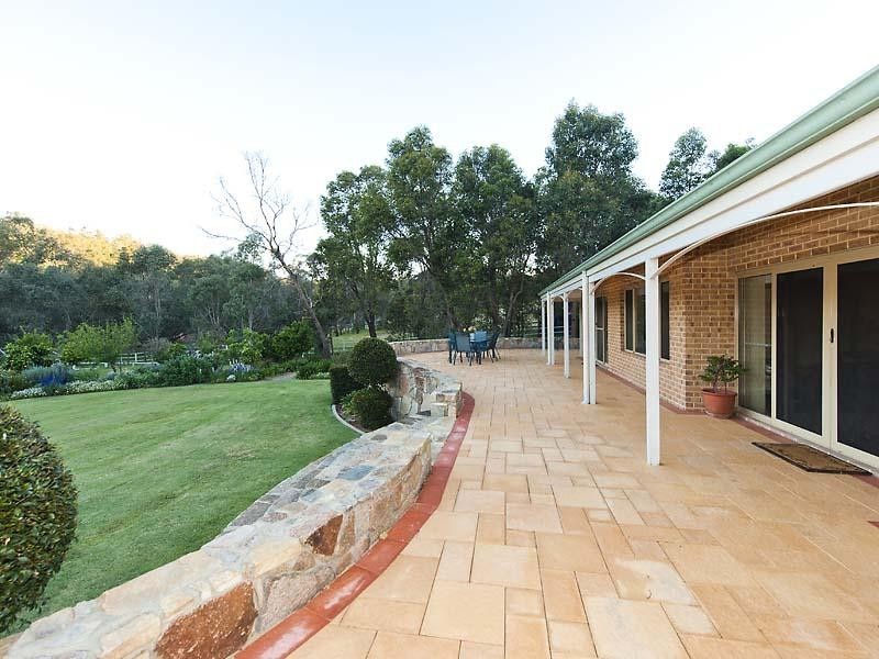 18 National Park Road, Swan View WA 6056