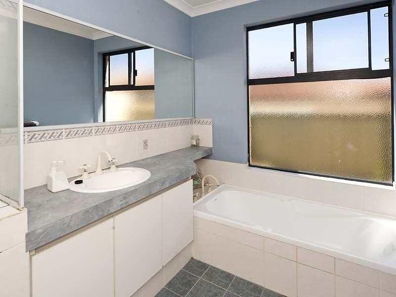 5 Tallow Grove, Helena Valley WA 6056