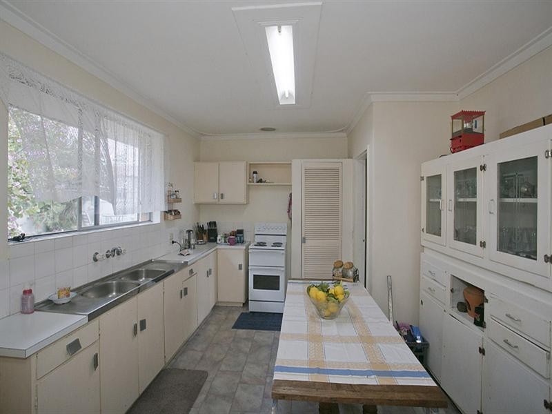 16 Bladon Way, Swan View WA 6056