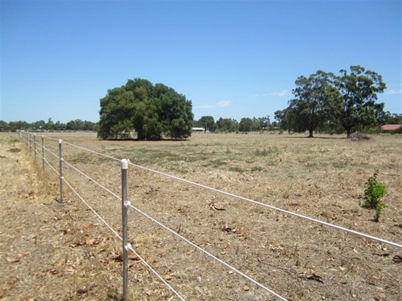 196 Haddrill Road, Baskerville WA 6056