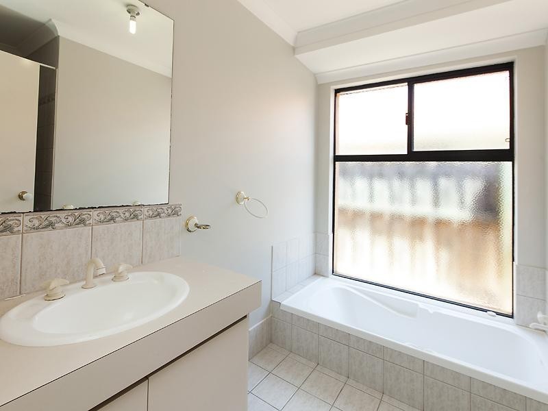 2 Siena Lane, Ellenbrook WA 6069