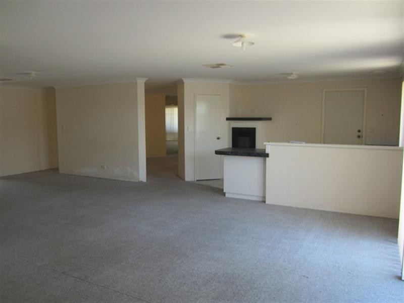 35 Alsace Avenue, Caversham WA 6055