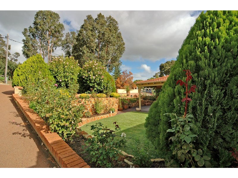 8 Brie Brie Crescent, Kalamunda WA 6076