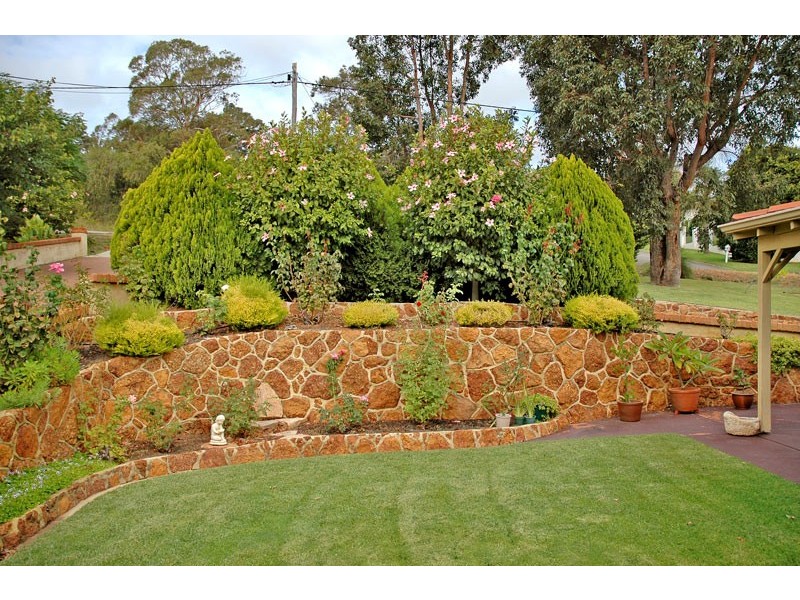 8 Brie Brie Crescent, Kalamunda WA 6076