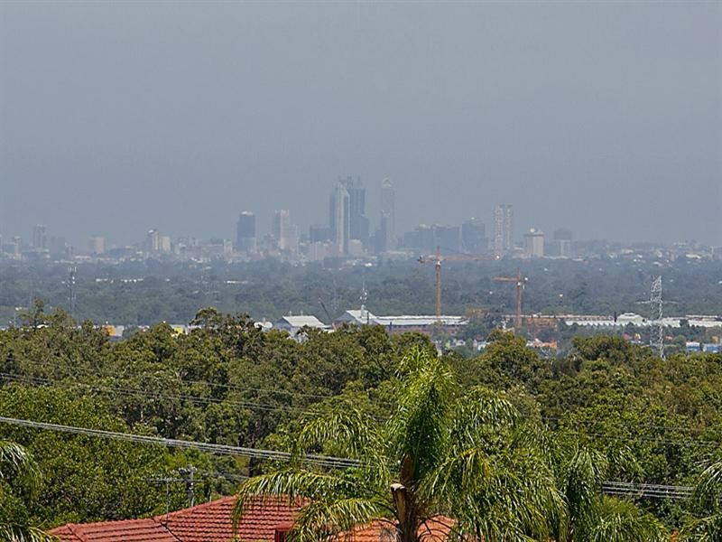 13 Willoughby Way, Swan View WA 6056