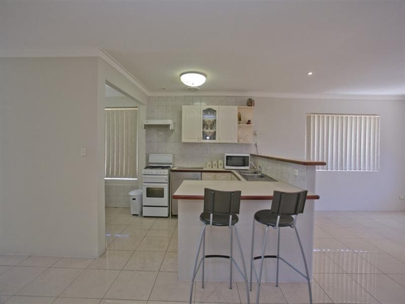 16 Augustus Way, Marangaroo WA 6064