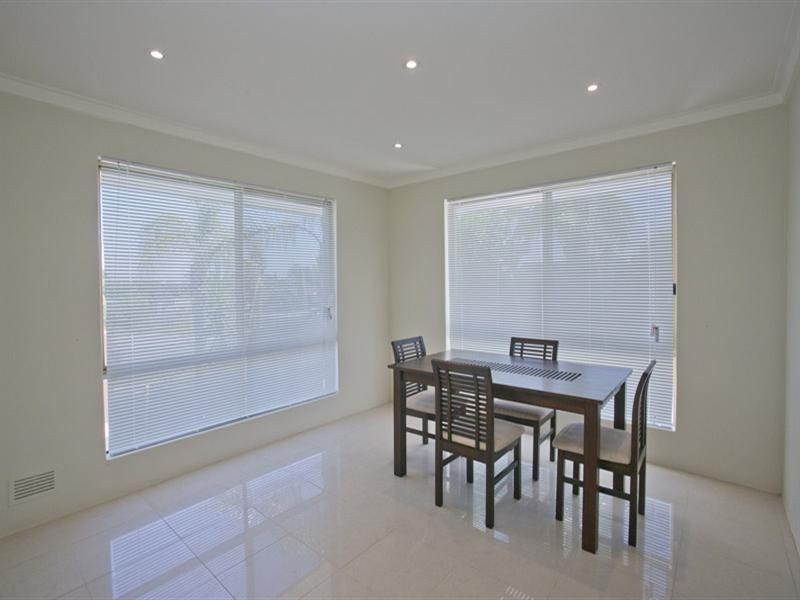 16 Augustus Way, Marangaroo WA 6064