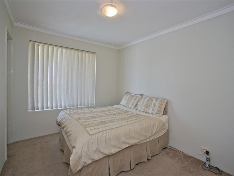 16 Augustus Way, Marangaroo WA 6064