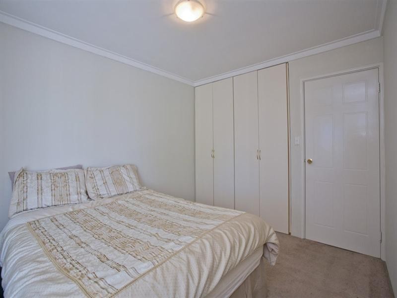 16 Augustus Way, Marangaroo WA 6064