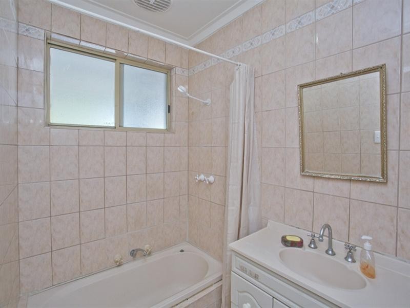 16 Augustus Way, Marangaroo WA 6064