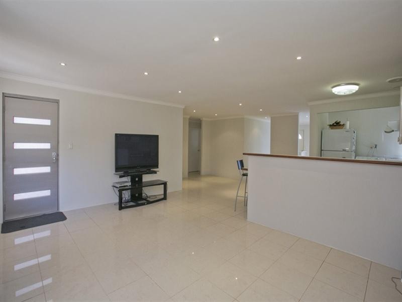 16 Augustus Way, Marangaroo WA 6064