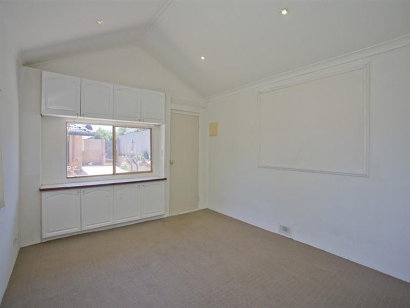 16 Augustus Way, Marangaroo WA 6064