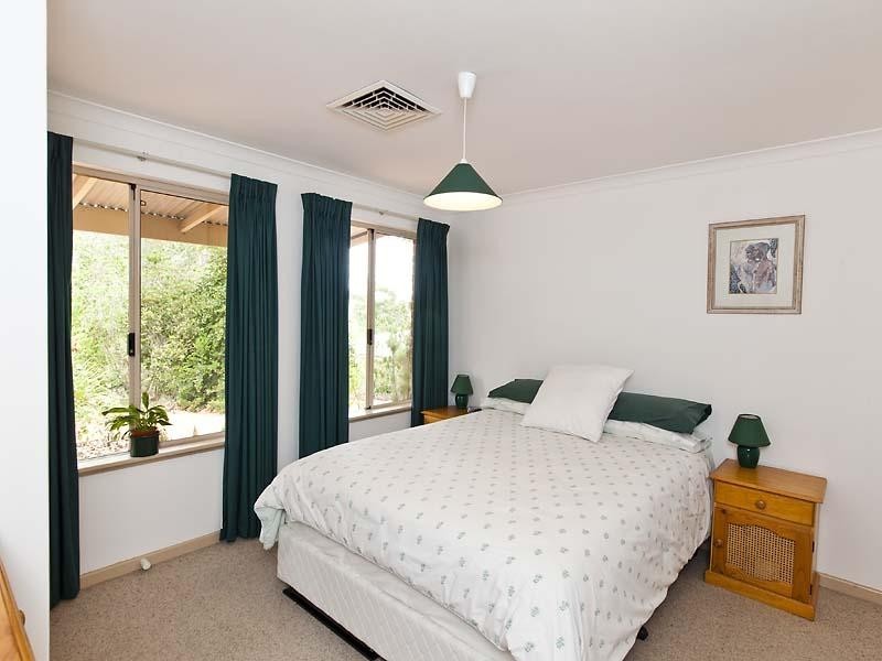 24 Cecil Street, Glen Forrest WA 6071