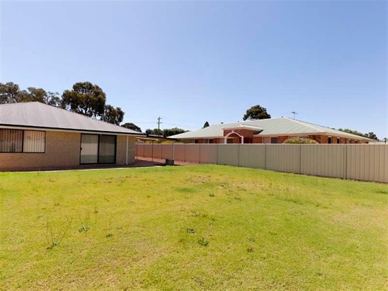 32 Weld Road, Swan View WA 6056
