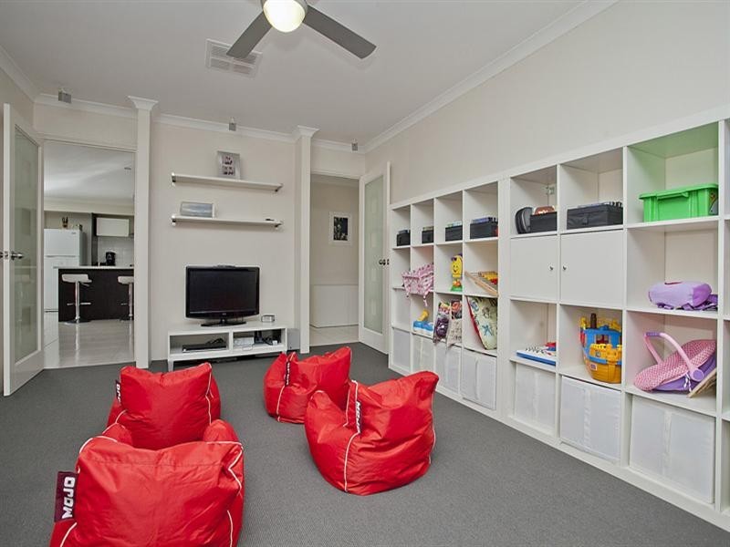 5 Parkfarm Drive, South Guildford WA 6055