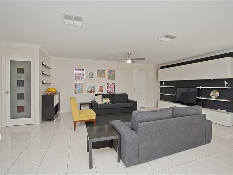 5 Parkfarm Drive, South Guildford WA 6055