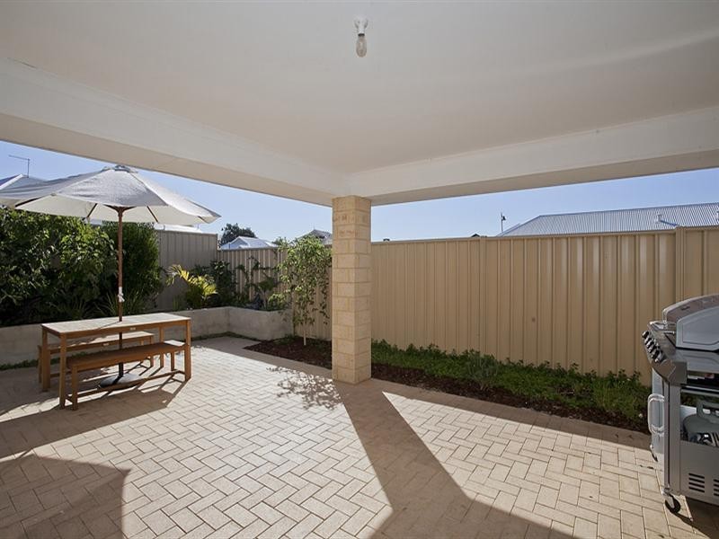 5 Parkfarm Drive, South Guildford WA 6055