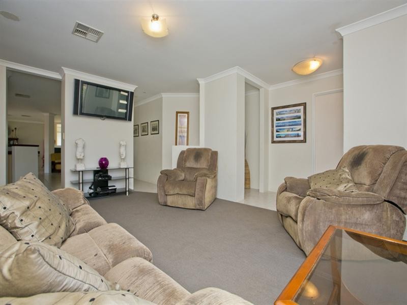 85 Stapleford Place, Swan View WA 6056