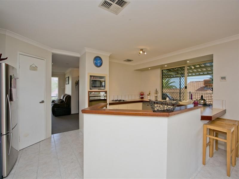 85 Stapleford Place, Swan View WA 6056