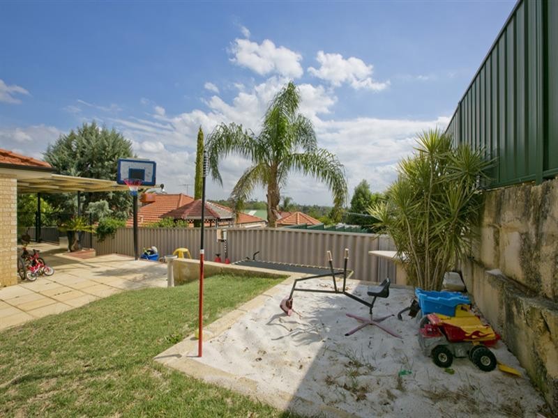 85 Stapleford Place, Swan View WA 6056