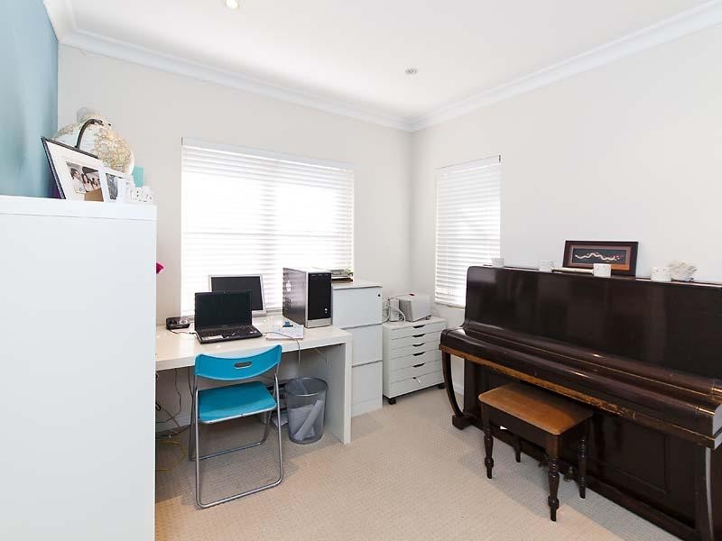 128 Riverview Avenue, South Guildford WA 6055