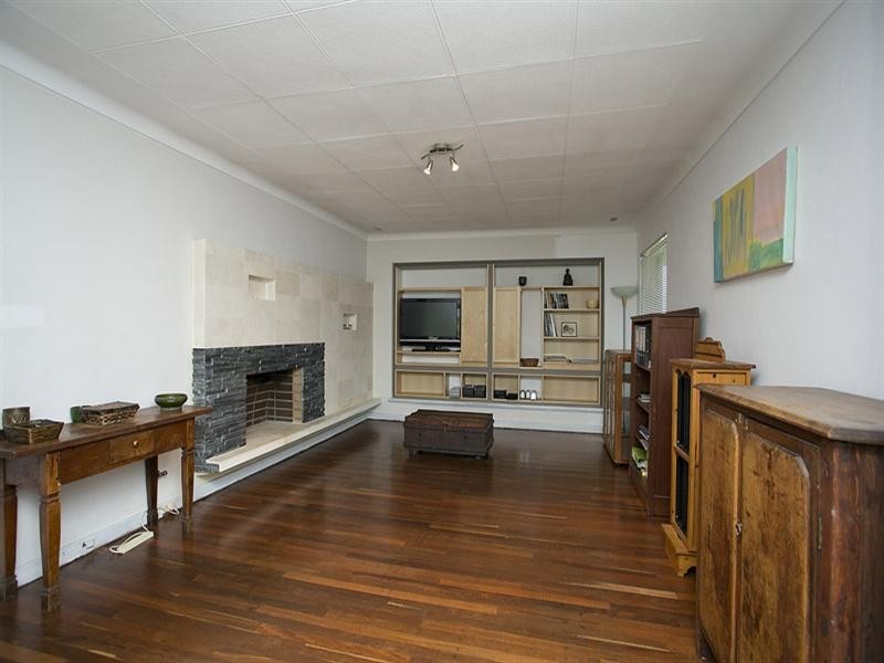 16 Hanlon Street, Hamilton Hill WA 6163