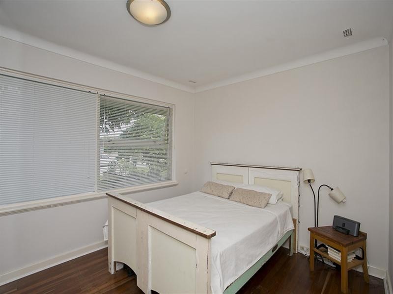 16 Hanlon Street, Hamilton Hill WA 6163